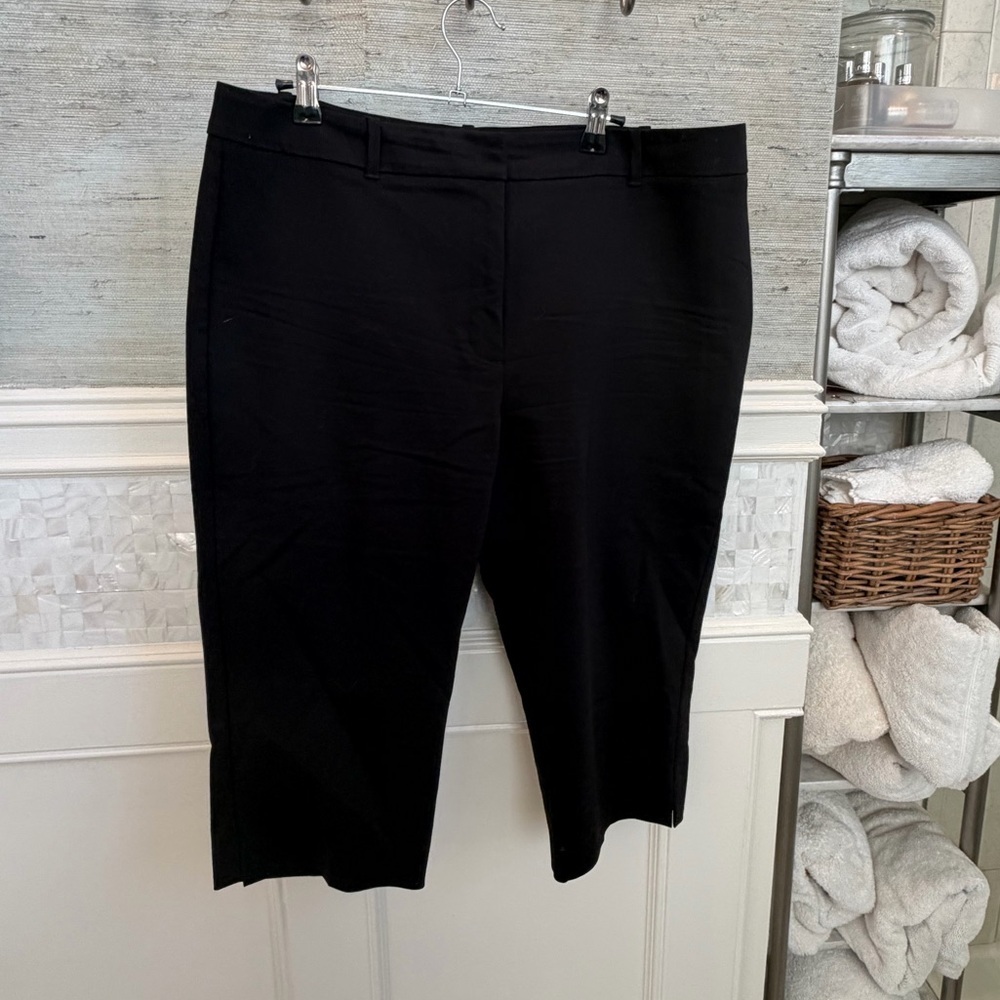 14 WHBM White House Black Market Stretch Capri dropped pedal pusher pants black